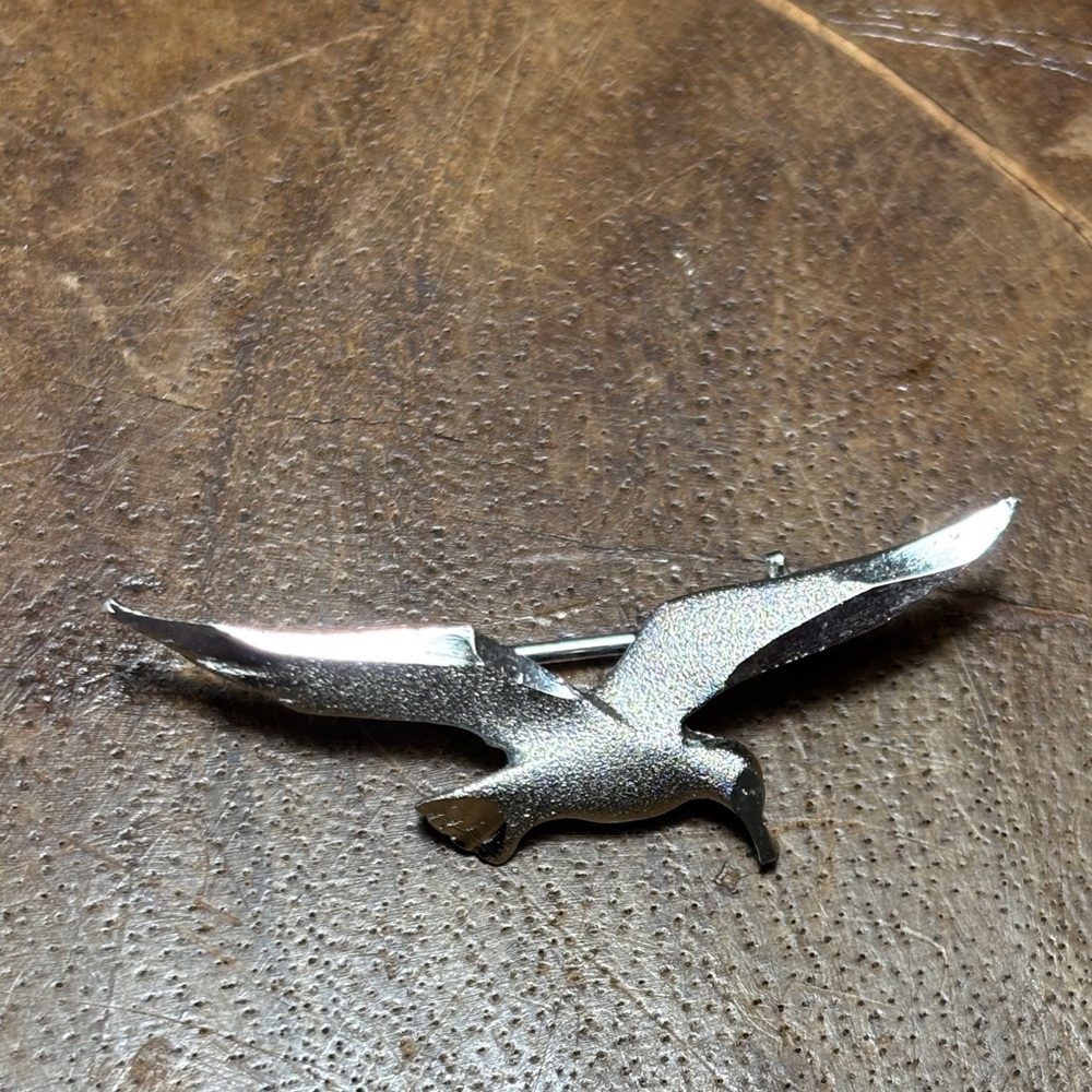 Vintage Seagull Vintage  Lapel Pin